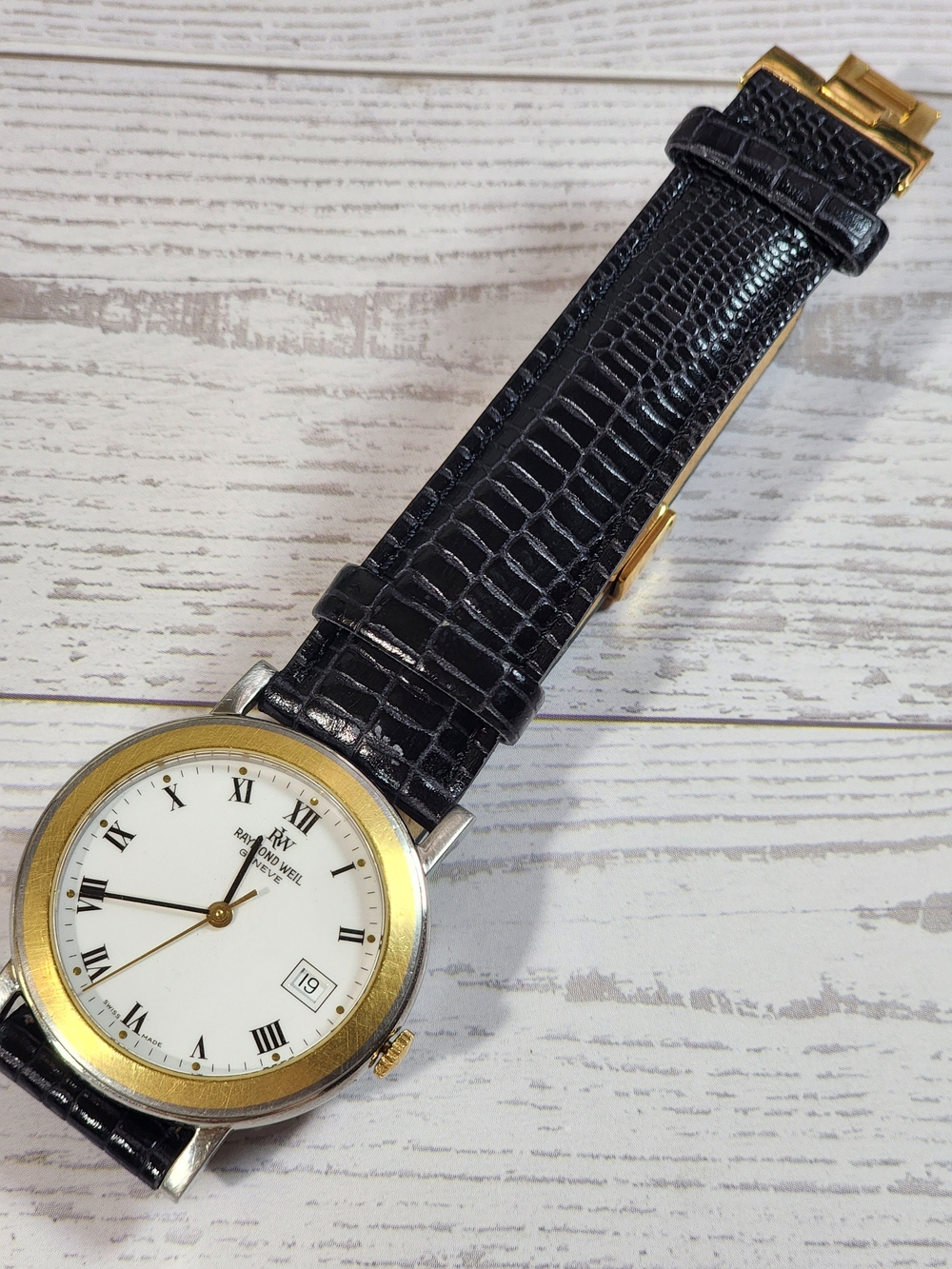 Raymond Weil Genève Men’s Watch – Classic Gold Bezel, Roman Dial